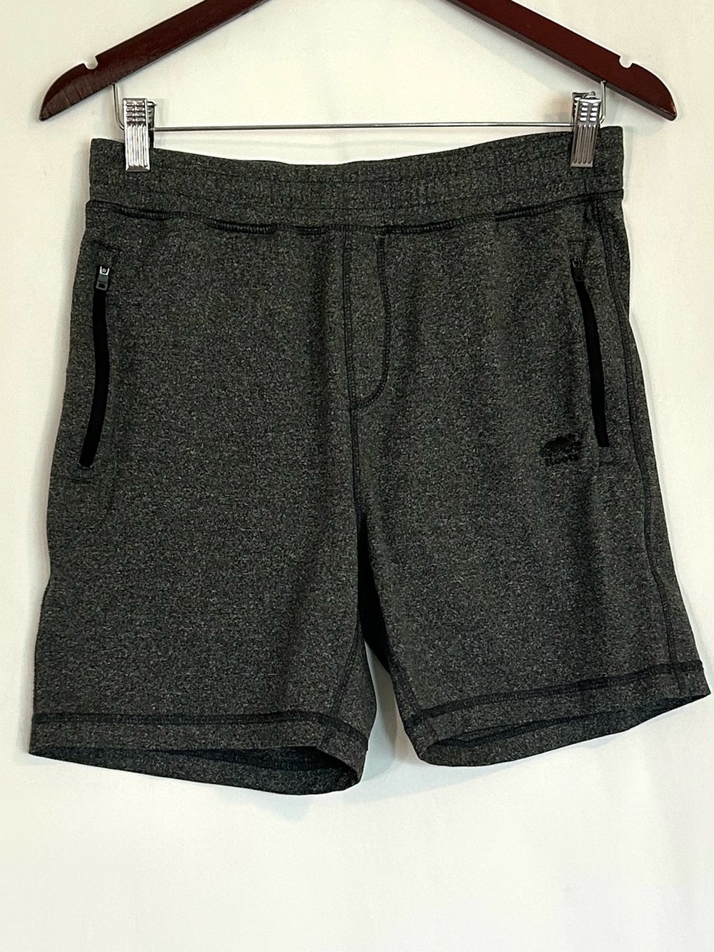 Roots Men’s Athletic Gray Shorts SmallP Stretch 6” Inseam Black Zipper Pockets